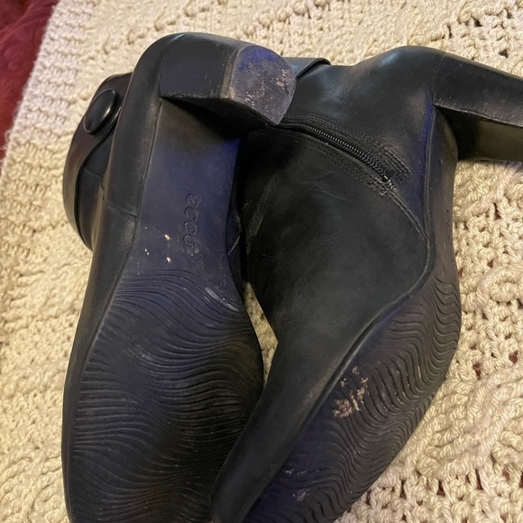 ECCO Black leather side zip ankle Boots Button‎ accent size 10.5 dress heels - Picture 4 of 12